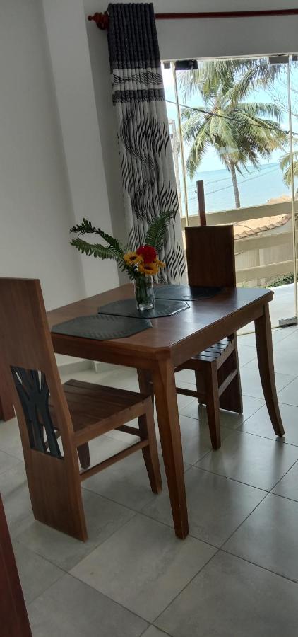 Amssler Beach Stay Калутара Екстер'єр фото