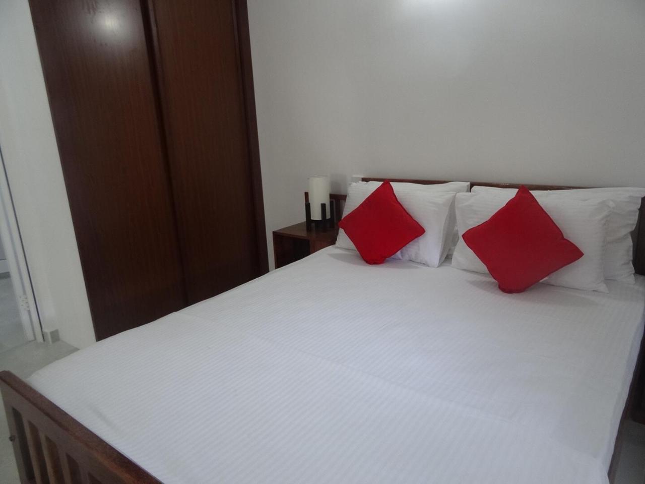 Amssler Beach Stay Калутара Екстер'єр фото